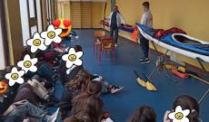 Il kayak approda in aula