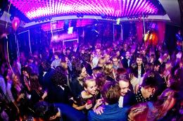 Over 40?  Non entri in discoteca 