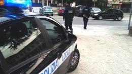 Spari per strada, un morto e ferito un agente della polizia locale.