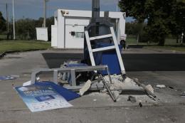 Presi i predoni dei distributori: li demolivano con la ruspa per rubare