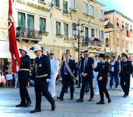Il centro si anima attorno ai Santi Patroni