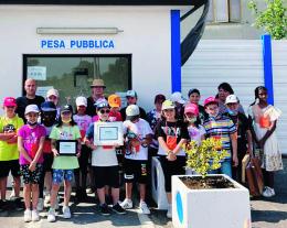 Irene a 9 anni disegna il logo del mercato ortofrutticolo