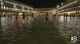 Acqua alta eccezionale ad agosto: allagata piazza San Marco