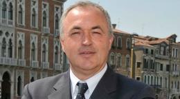 Accuse di parentopoli continua il botta e risposta