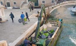 Al macero i banchi a rotelle, ora le responsabili devono pagare