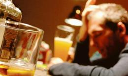 Prevenzione alla dipendenza di alcol la scuola lancia un incontro per parlarne