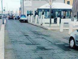 Costa troppo rifare la pavimentazione sulla riva Lusenzo