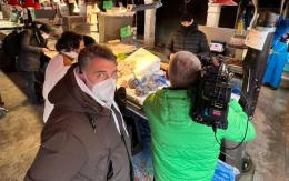 Il sindaco Cicerone con la troupe del Tg2