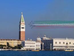 Le frecce Tricolori sorvolano Venezia