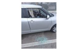 Sfondato il finestrino dell'auto in zona campeggi