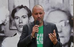 “Immersione totale nel surrealismo”