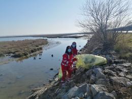 La Croce Rossa Italiana ripulisce la laguna