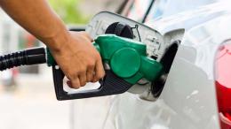 Benzina a prezzo da capogiro: 2,722 euro al litro per il self service