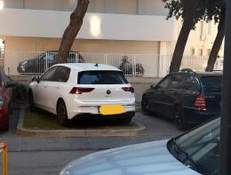 Trova il parcheggio "creativo"... che deturpa