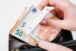 Via il reddito di cittadinanza: la riforma viene subito stoppata