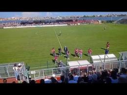 In campo gli 11 titolari: applausi incoraggianti dagli spalti