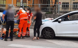 Tampona un'auto e scappa: beccato dalla videosorveglianza