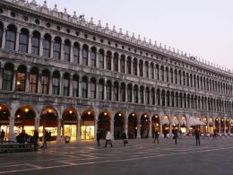 Il Palazzo delle Procuratie in vendita per 20 milioni