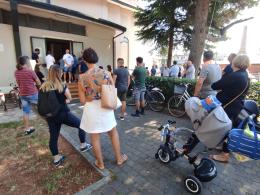 Una folla e moto schierate per l'addio a Gilberto