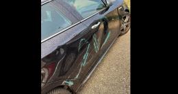 Fiancata rovinata da un'auto pirata. L'appello: "Fatti vivo, o ti denuncio"