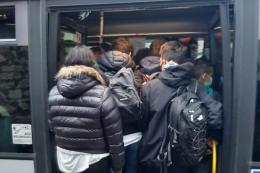 “Autobus troppo affollati e niente corse bis”
