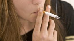 La manovra la pagano i fumatori: 20 centesimi in più a pacchetto