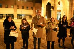 Candele accese per difendere le donne