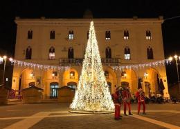 La città si illumina di festa 