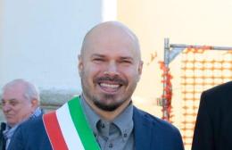 Anagrafe in emergenza, il sindaco  dietro allo sportello