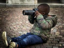 Famiglie per l&rsquo;accoglienza, apre la mostra