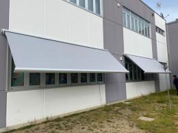 Scuola di Sant'Anna, dopo la palestra le tende
