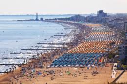 Premio agli stagionali: accordo tra balneari e sindacati