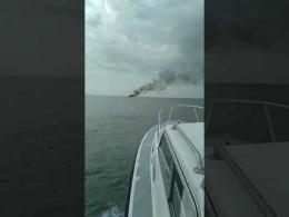 Imbarcazione in fiamme, salvati due cittadini che navigavano in direzione Chioggia