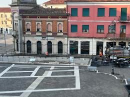 Via le grate: inizia la pulizia delle caditoie