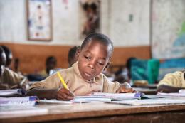 Il maestro va in pensione ma dedica il suo tempo ad un progetto per l'Africa