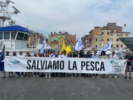 “Giù le mani dalla nostra pesca”