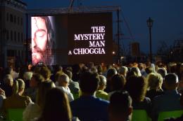 “Mystery Man", un anno dopo
