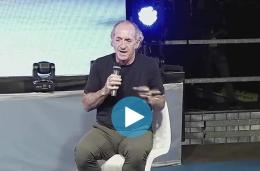 Zaia contestato da un passante: "Vai a lavorare".  Ma la risposta non tarda