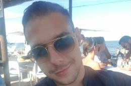 Una fiaccolata dopo il funerale