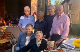 Diomira, cento anni in famiglia