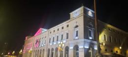Prevenzione del tumore al seno, municipio in rosa