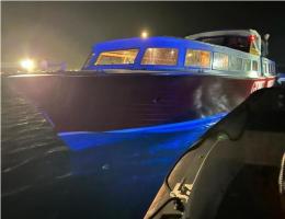 Schianto contro la briccola, vola in laguna