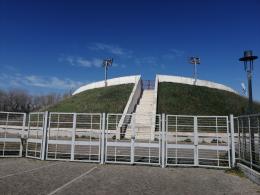Su palco dell'Arena Duse saliti Elio e Crozza