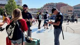 Minorenni rapinati in stazione da coetanei