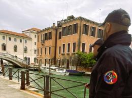 Controlli in un Istituto Scolastico, scattano le denunce per stupefacenti e armi