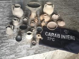 I Carabinieri restituiscono al patrimonio dello Stato una collezione di ceramiche archeologiche