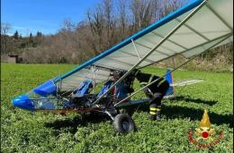 Deltaplano precipita sul cimitero ad Asiago