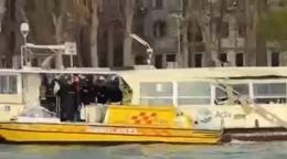 Incidente tra un vaporetto e un lancione granturismo, 7 i feriti