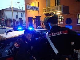 Si reca in caserma per sporgere denuncia ma finisce in carcere