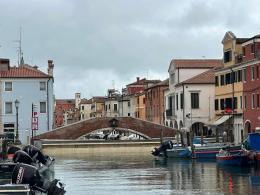 Acqua alta, paratoie ferme. Polemica baby Mose